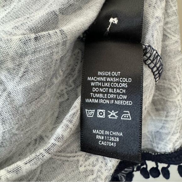 MAX STUDIO NAVY FLORAL SLEEVELESS BLOUSE W/ POM POM FRINGE & CROCHET MED - Picture 6 of 6